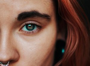 dm-harmonics-seelenplan-frau-auge